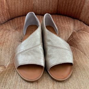 1.STATE METALLIC GOLD SANDALS